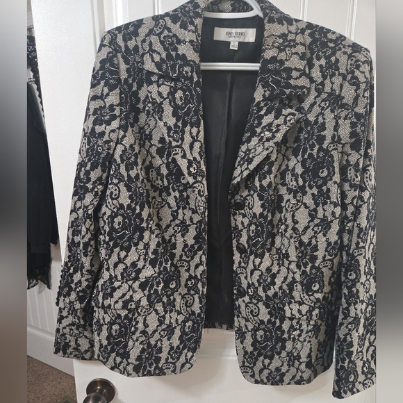 Jones Studio Jackets & Blazers - Jones Studio Black and Cream Lace Blazer